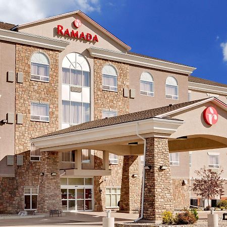 Ramada By Wyndham Lac La Biche Esterno foto