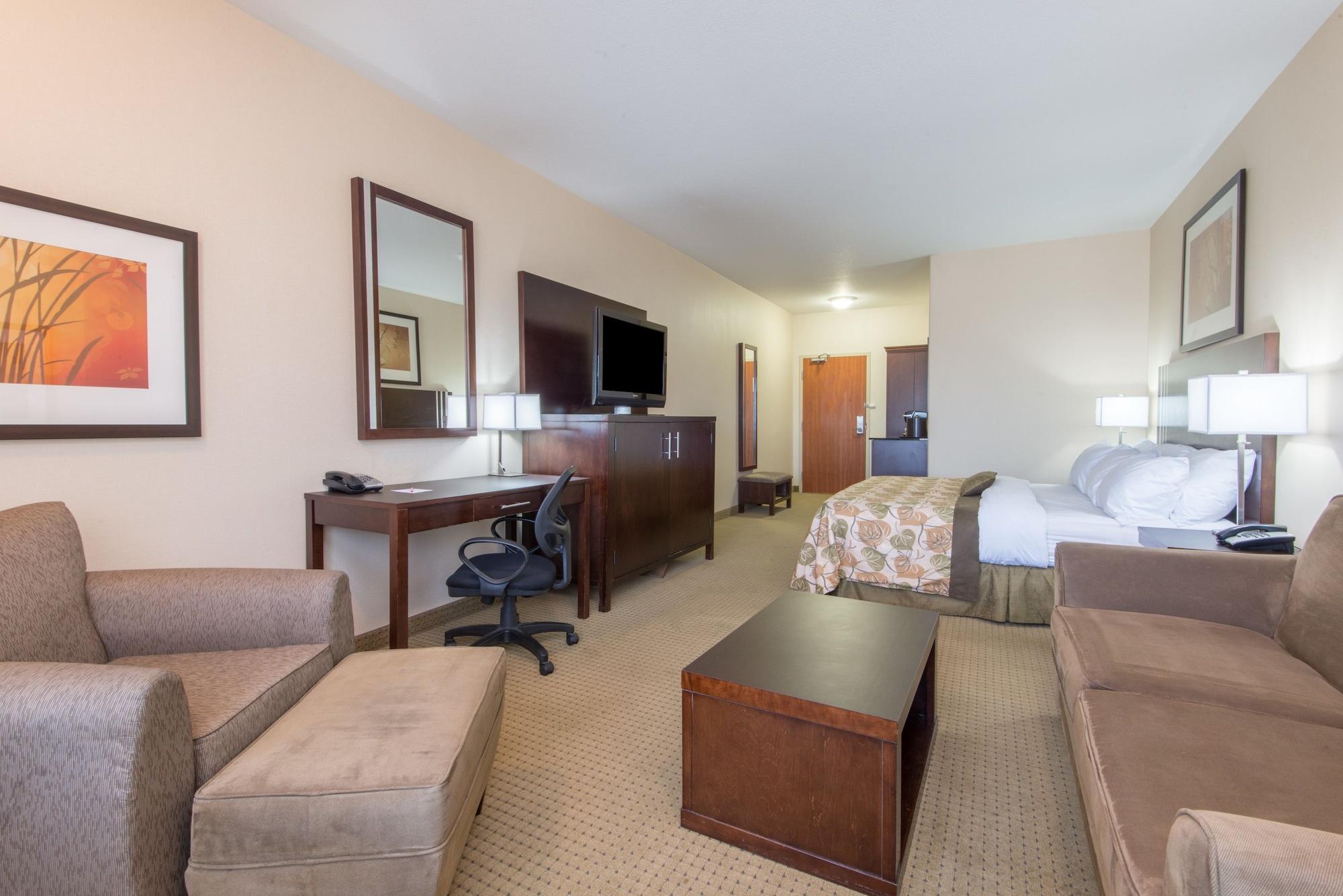 Ramada By Wyndham Lac La Biche Esterno foto