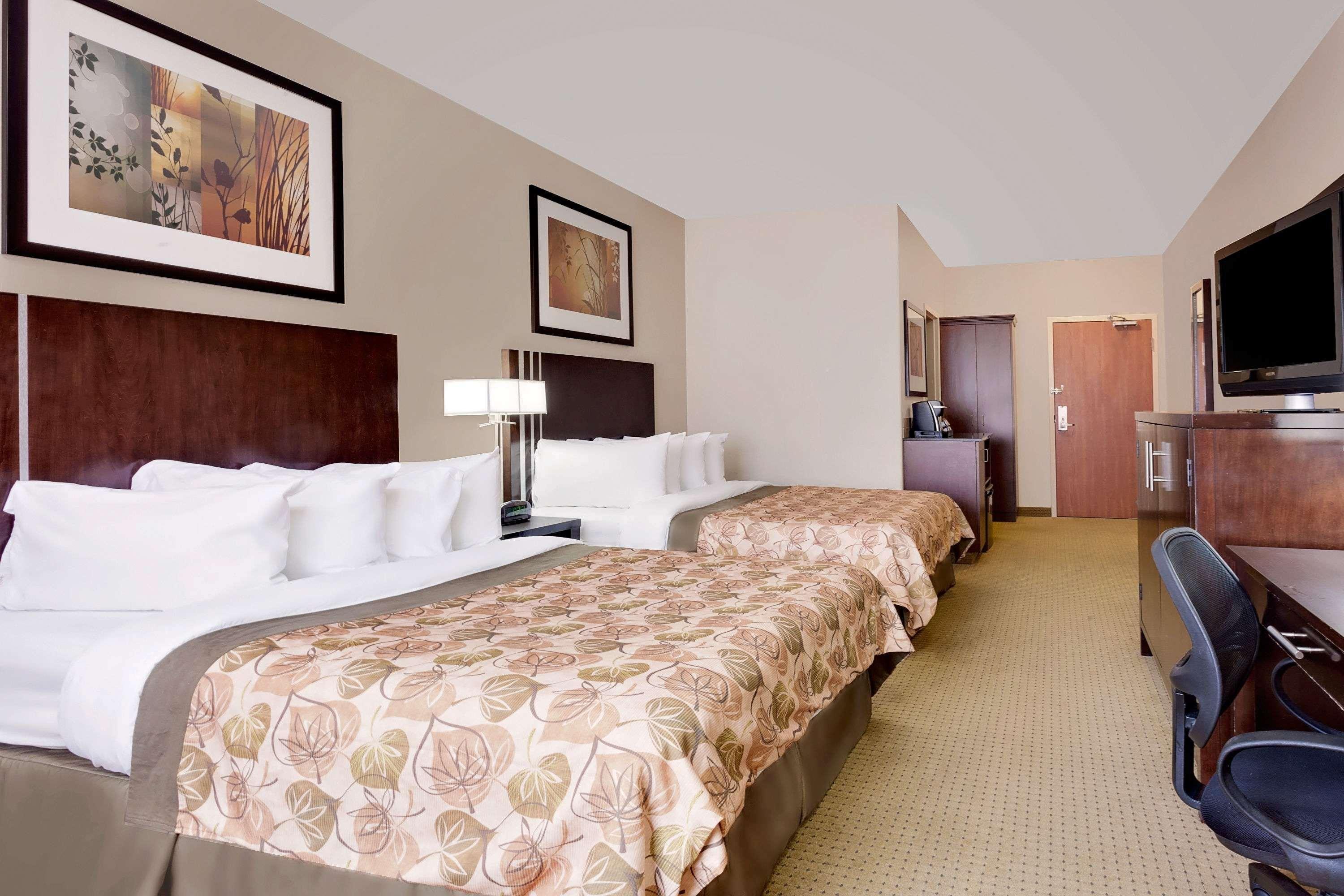Ramada By Wyndham Lac La Biche Esterno foto