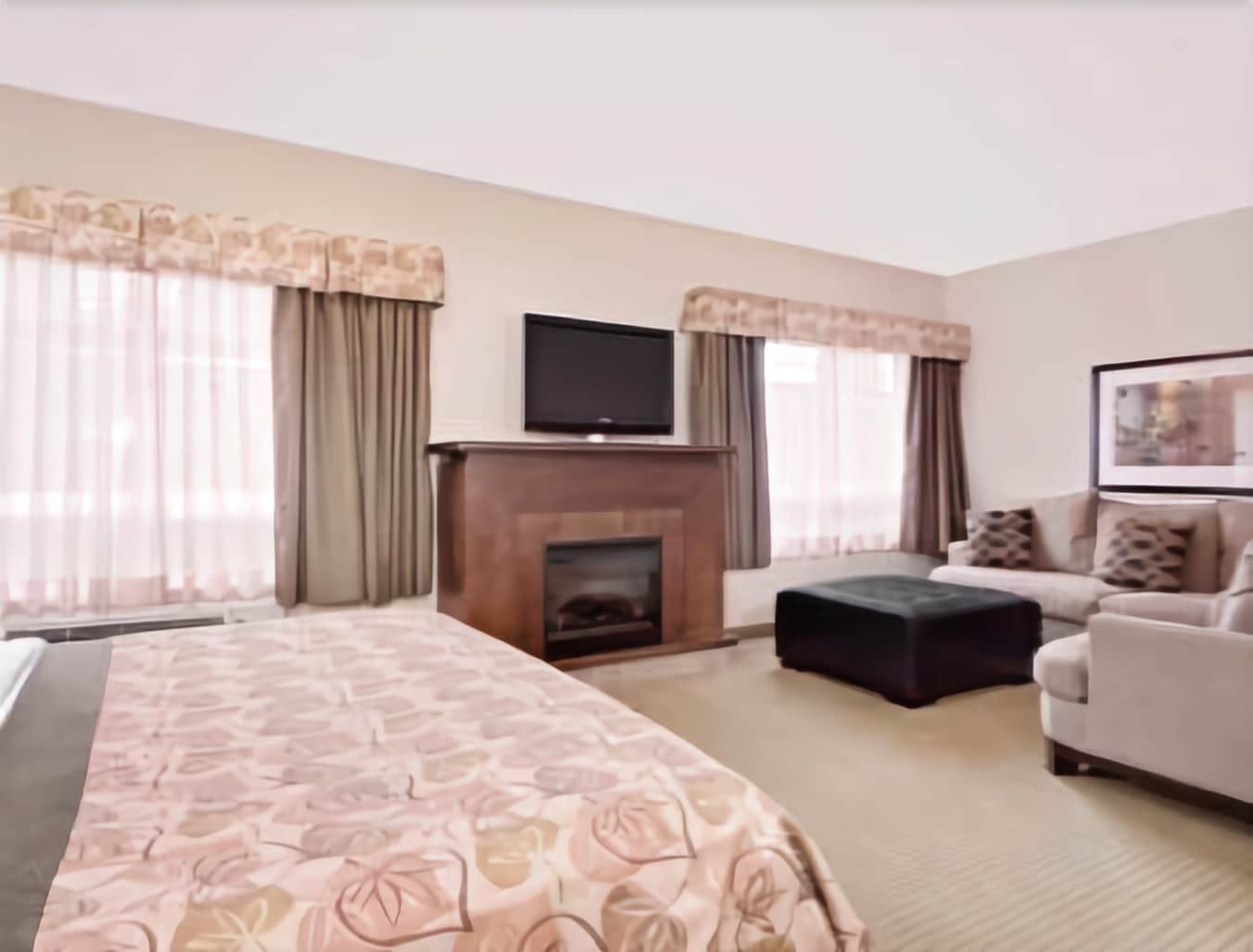 Ramada By Wyndham Lac La Biche Esterno foto