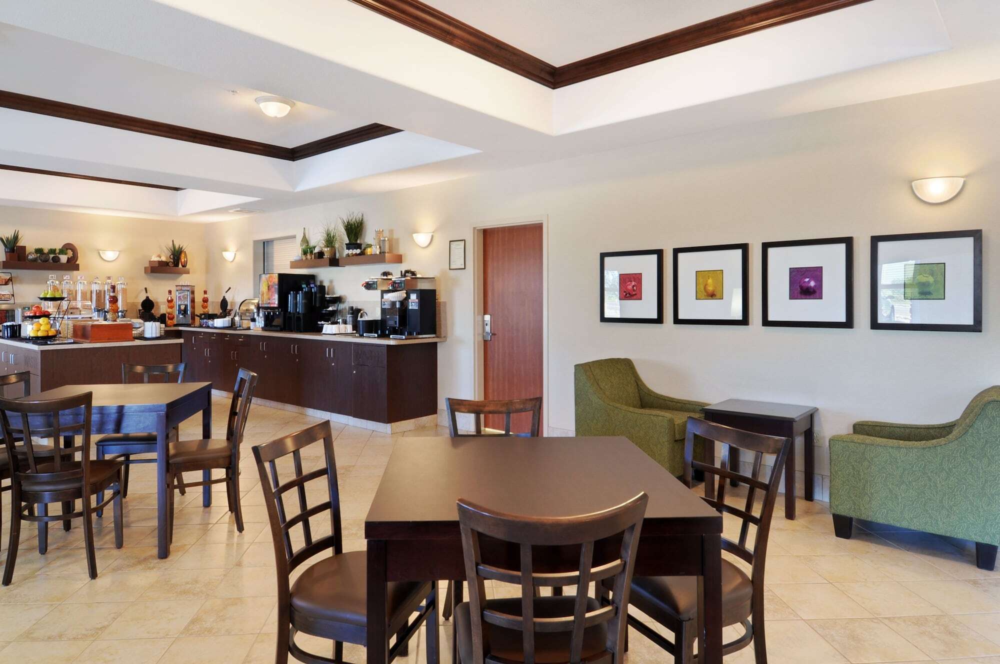 Ramada By Wyndham Lac La Biche Esterno foto