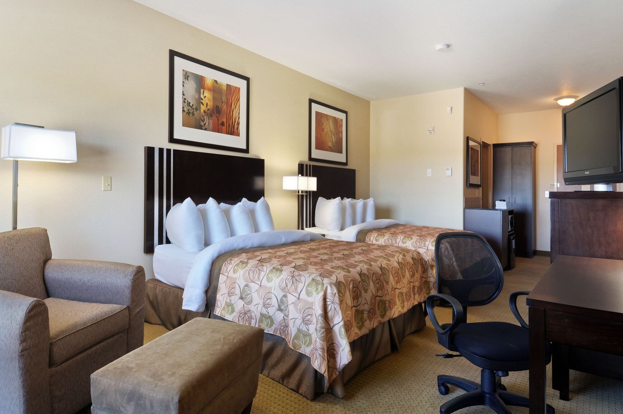 Ramada By Wyndham Lac La Biche Esterno foto