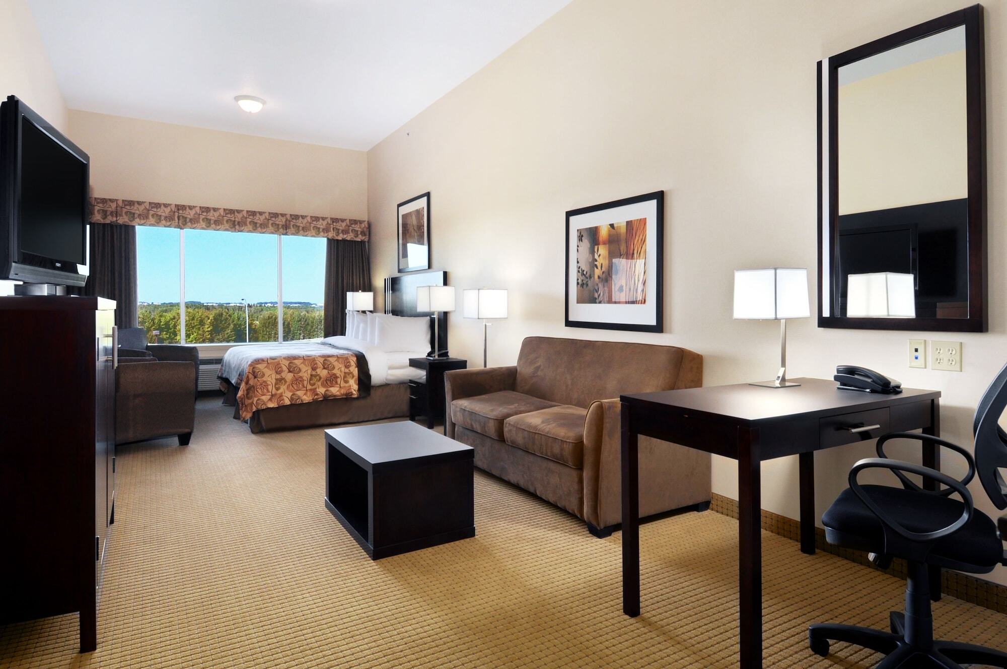 Ramada By Wyndham Lac La Biche Esterno foto