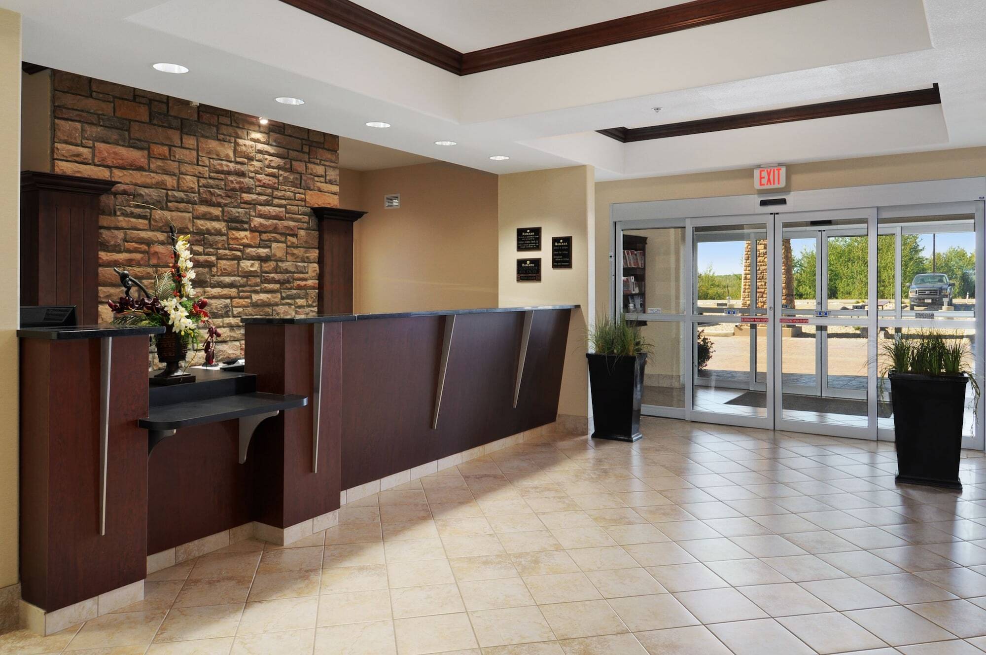 Ramada By Wyndham Lac La Biche Esterno foto
